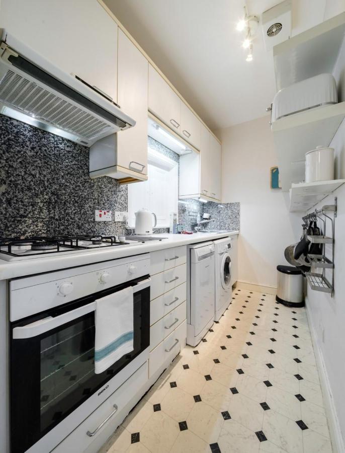 Elegant Earl'S Court 2 Bedroom Flat Just 4 Minutes From Tube London Kültér fotó