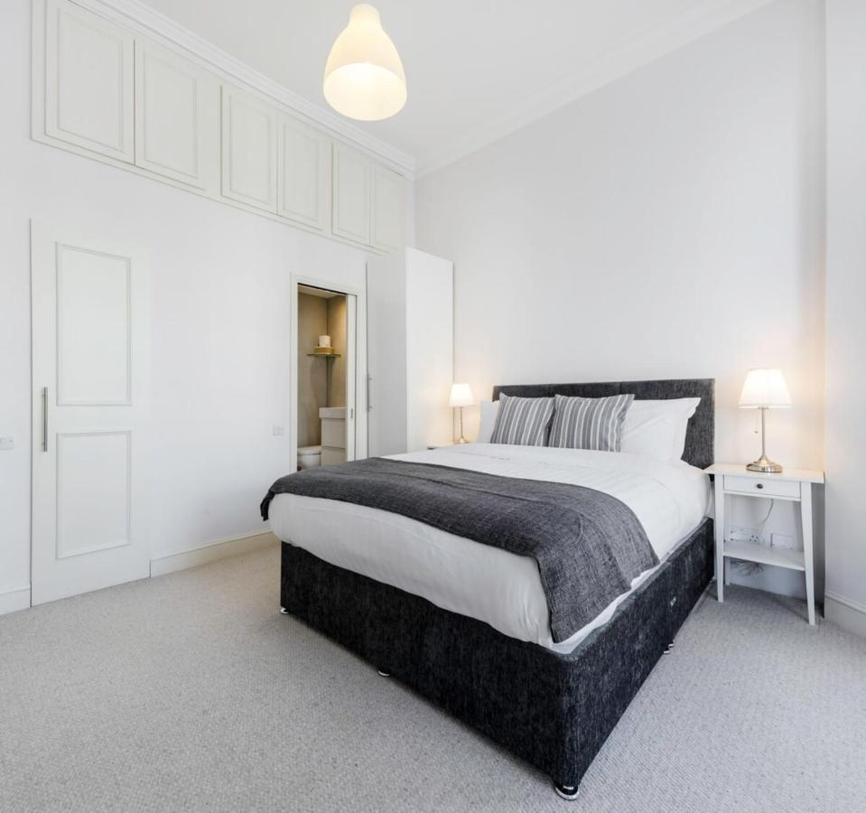 Elegant Earl'S Court 2 Bedroom Flat Just 4 Minutes From Tube London Kültér fotó